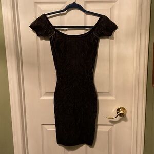 Guess Elegant Black Off-Shoulder Mini Dress